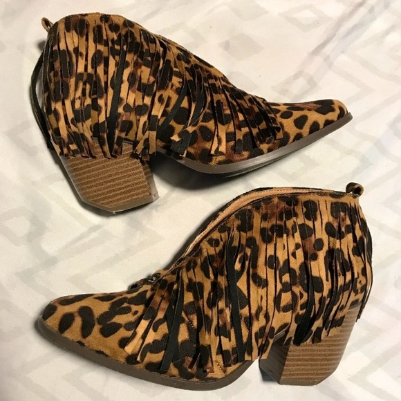 SOLD NIB Women’s Sz7 Cheetah/Fringe Booties - Picture 3 of 3